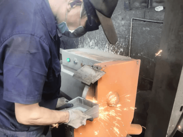 Grinding Casting parts with CGS high-speed grinder